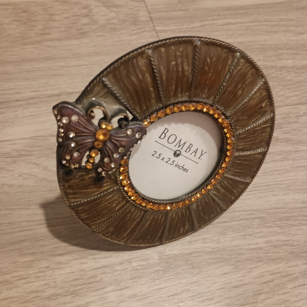 Round BOMBAY Lacquered Marble Frame w/Butterfly -